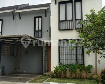 Rumah bagus sekali, modern tropis, siap huni di dalam cluster di Jagakarsa, one