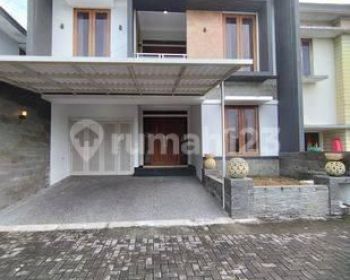 Rumah Modern Minimalis 5 Kamar Tidur Furnished Dalam Perum Area Jalan Kaliurang