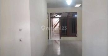 Rumah nyaman dan asri di sewakan di Cibabat 2 Lantai kondisi Bagus