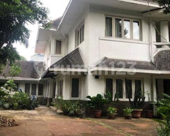 Dijual Rumah Mewah Tatanan Klasik Aestethic