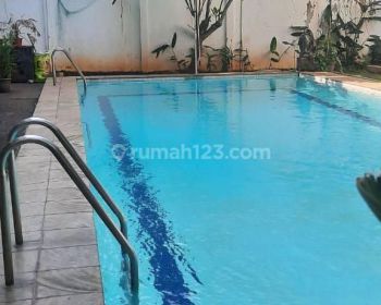 Rumah manis,pejaten,dekat kemang,ex disewa expat,swimpool
