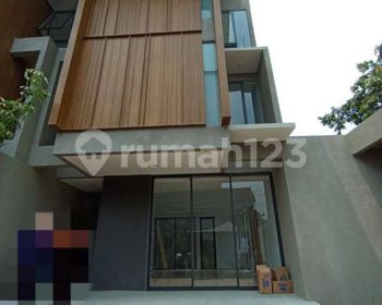 Rumah super modern nempel MRT dan pondok indah