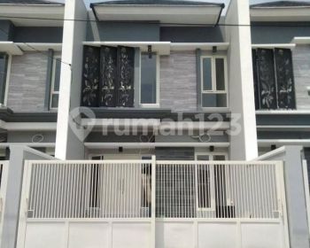 Dijual Rumah Baru 2 Lantai Klampis Anom, Surabaya