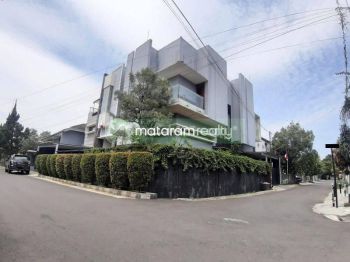 Rumah Mewah, Layout Bagus Posisi Hook di Pusat Kota Turangga