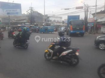 Ruang usaha gudang dan tanah di pinggir jalan cilodong