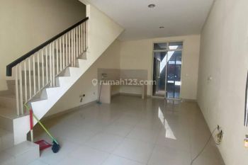 Dijual rumah 2 lantai dengan model sederhana