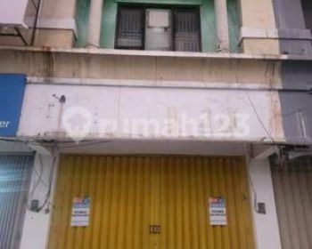 Ruko Suncity Sun City Sidoarjo Pintu Depan Harmonika