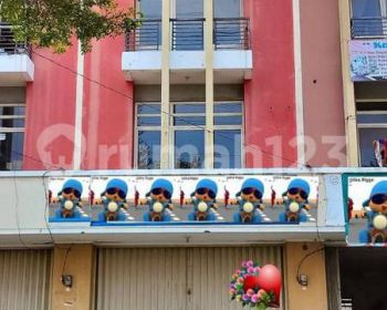 Ruko 3 Lantai Lokasi Akses Ramai di Harapan Indah 2, 13272 Er Mar