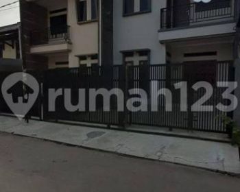 Rumah Minimalis 2 Lantai Komplek Turangga Buah Batu Banding