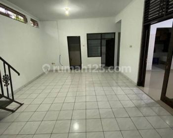 Disewakan rumah di sumbersari