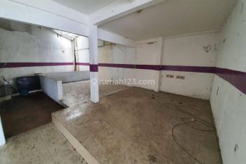 Dijual Ruko Luas 2 Lantai Strategis di Mainroad Surapati