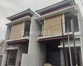 READY 2 UNIT Baru Gress Rumah 2 Lantai Rungkut Sby 100m Dari Merr