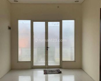 Rumah Siap Huni Ciamik Lokasi Depan Taman di Royal Park Citraland