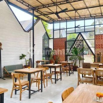 Hostel capsule modern di Canggu, halaman luas full furnish