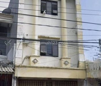 Ruko Siap Pakai Raya Dharmahusada Dekat Tengah Kota