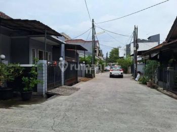 Rumah luas di Taman Galaxy Bekasi Selatan