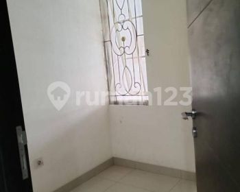 Sewa rumah green village 2 lantai dengan fasilitas bagus