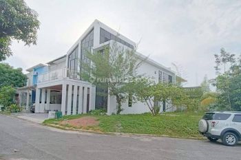 Dijual murah  rumah hook 2 ½ Lantai Di Beverly  Batam center