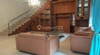Sewa Rumah Bangunan 2 Lantai Taman Sakura Bypass Bandung Full Furnished Nyaman