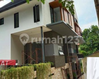 RUMAH BARU MINIMALIS MODERN 3 LANTAI DI KEBAYORAN BARU JAKARTA SELATAN