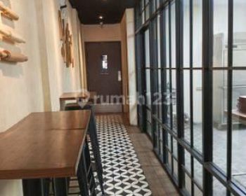 Disewakan ruko 3 lantai di Darmawangsa untuk ruang usaha