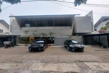 Gedung Mewah 3 Lantai Di Kebayoran Baru, Jakarta Selatan