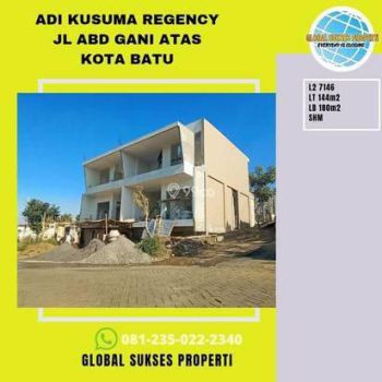 Rumah Villa Luas 2 Lantai Kolam Renang Lokasi di Pusat Kota Batu