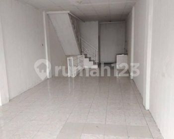 Ruko 3 Lantai disewakan di Taman Surya 3, Jakarta Barat