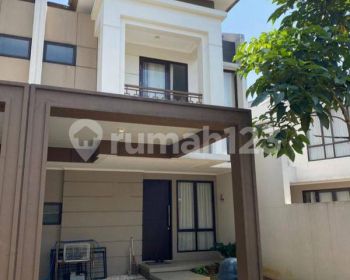 Rumah Disewa Nyaman 2 Lantai di Podomoro Park