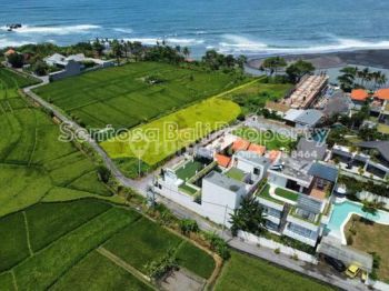 Tanah View Sawah Dan Laut di Pantai Mengening Cemagi