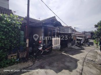 Lagi Bu Rumah dalam komplek permata Cimahi dekat Borma 300 jtaan