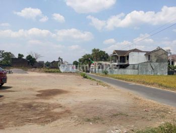 Dekat Kampus Ukrim ,tanah Siap Ajb, 300 M Jl Solo di Kalasan