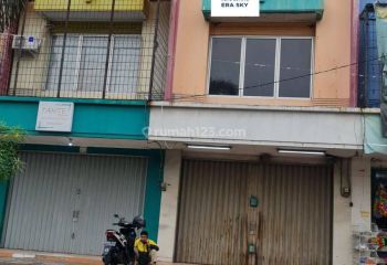 Disewa Ruko Lokasi Ramai Strategis di Harapan Indah Bulevar Hijau