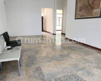 Rumah 1 lantai di Kebayoran Baru bisa untuk silent office