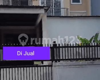 Rumah Nyaman Depan Taman di Taman Semanan Indah Jakarta Barat