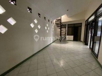 Disewakan Rumah Bagus Lokasi Strategis di Kawasan Arcamanik