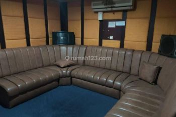 Ruko Dijual Tempat Karaoke Masih Beropeasi di Setra Sari