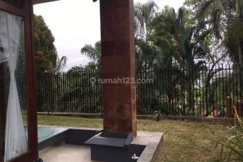 Disewakan rumah berasal di lokasi dalam perumahan elite