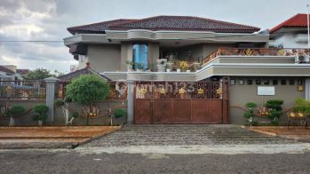 DI Jual Rumah Mewah 3 Lt 
Siap Huni di Taman Modern Cakung Jakarta Timur,Nego