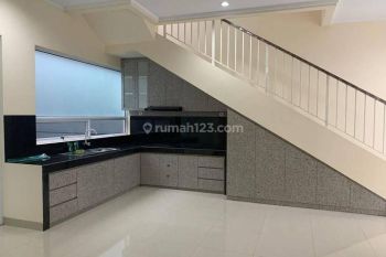 Rumah Rapi terawat siap huni di Sektor 9 Bintaro Jaya