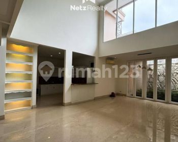 Disewakan Rumah di Daerah Pondok Indah, Jakarta Selatan Swimpool