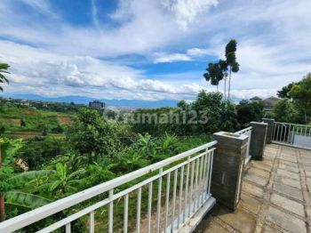 Rumah 2 Lantai Bagus Furnished SHM di Dago Pakar, Bandung