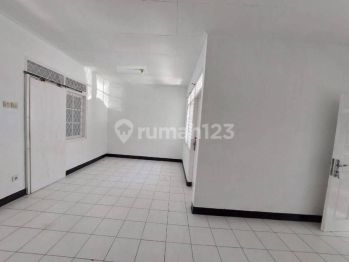 Bisa buat kantor Rumah di Arcamanik SHM Sudah Renovasi
