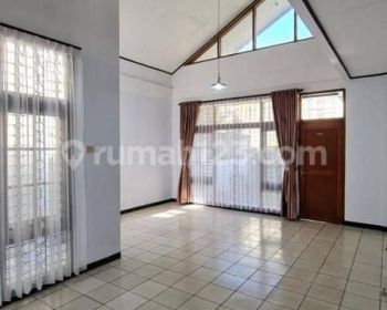 Rumah di Babakan jeruk 2 Lantai nyaman siap huni hadap selatan