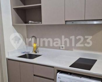 Sewa Apartemen Menara Jakarta di Kemayoran 1 BR Furnished Bagus