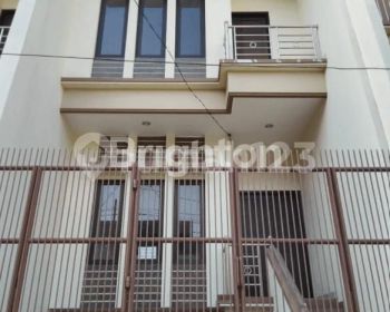 Dijual Rumah Nyaman di Duri Kepa, Jalan 1 Mobil Unit Terakhir