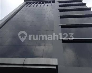 Gedung Kantor Baru 4 Lantai Parkir Luas di Dewi Sartika