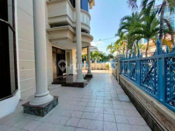 Rumah di Kertajaya Indah