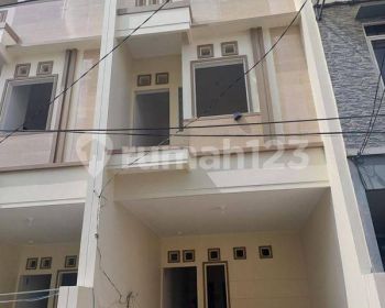 Rumah Tanjung Duren di Jalan tanjung duren selatan 3 Lantai SHM Baru Selatan 1