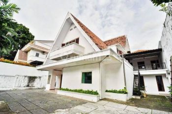 Disewa Rumah 2lt Bagus di Menteng Jakarta Pusat